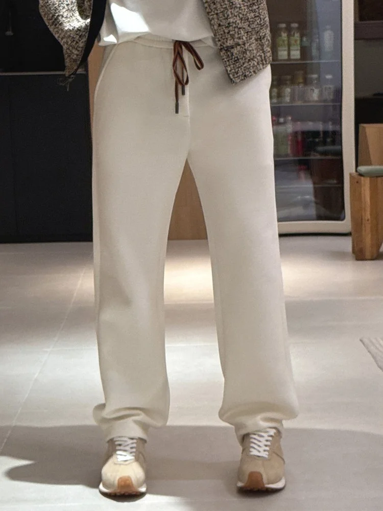 Мужские повседневные спортивные брюки Осень 2025: Свободные, широкие, прямого кроя, легкие, роскошные, белые, струящиеся, комфортные, для делового повседневного стиля
Мужские повседневные спортивные брюки Осень 2025: Свободные, широкие, прямого кроя, легкие, роскошные, белые, струящиеся, комфортные, для делового повседневного стиля