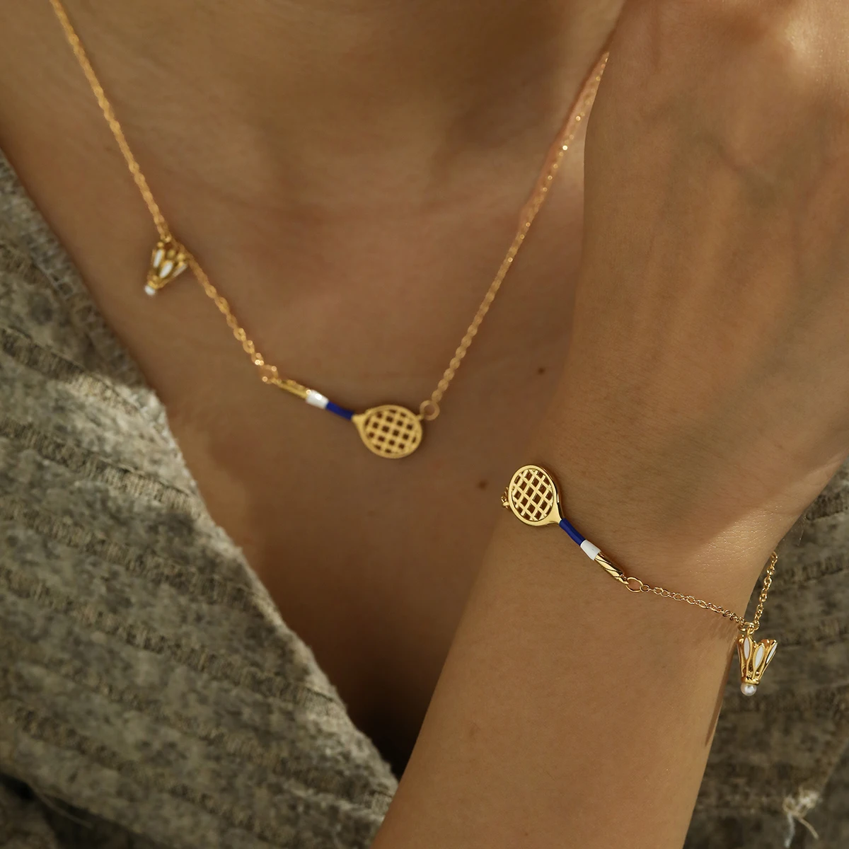 Summer Fashion 18K Gold Plated Oil Drop Badminton Racket Pendants Necklace Bracelet Jewelry Sets For Women Girls Stainless Steel
Summer Fashion 18K Gold Plated Oil Drop Badminton Racket Pendants Necklace Bracelet Jewelry Sets For Women Girls Stainless Steel