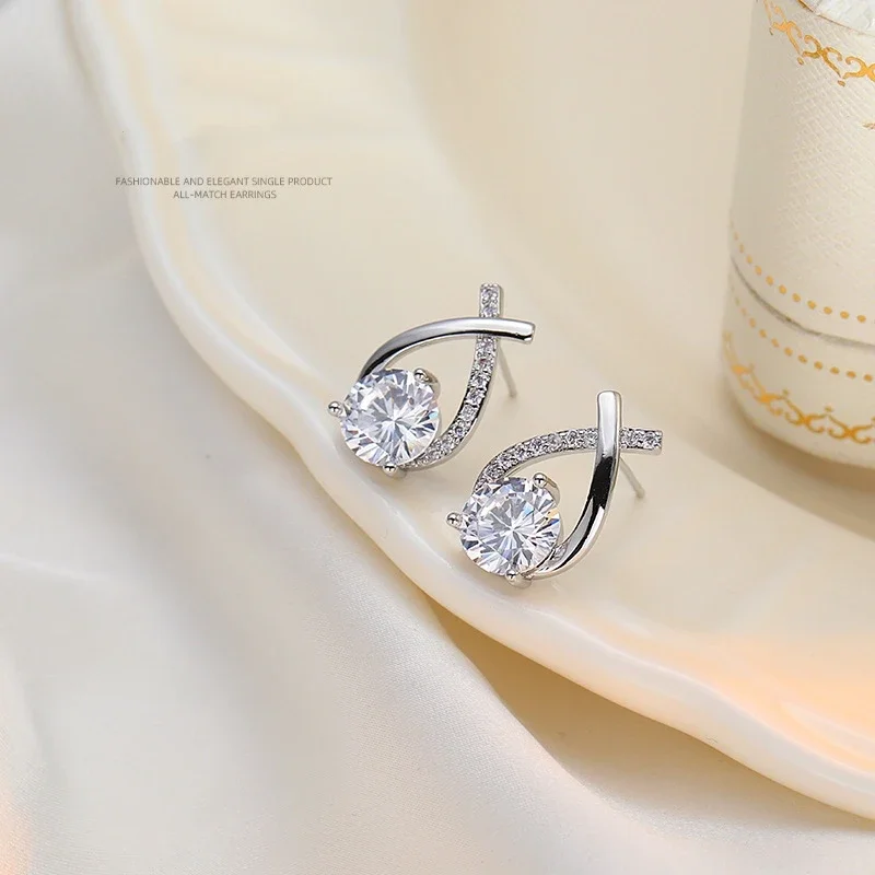 0.5CT D Color Moissanite Stud Earring For Women S925 Silver With GRA Lab Diamond Fishtail Crossover Ear Studs Fine Jewelry
0.5CT D Color Moissanite Stud Earring For Women S925 Silver With GRA Lab Diamond Fishtail Crossover Ear Studs Fine Jewelry