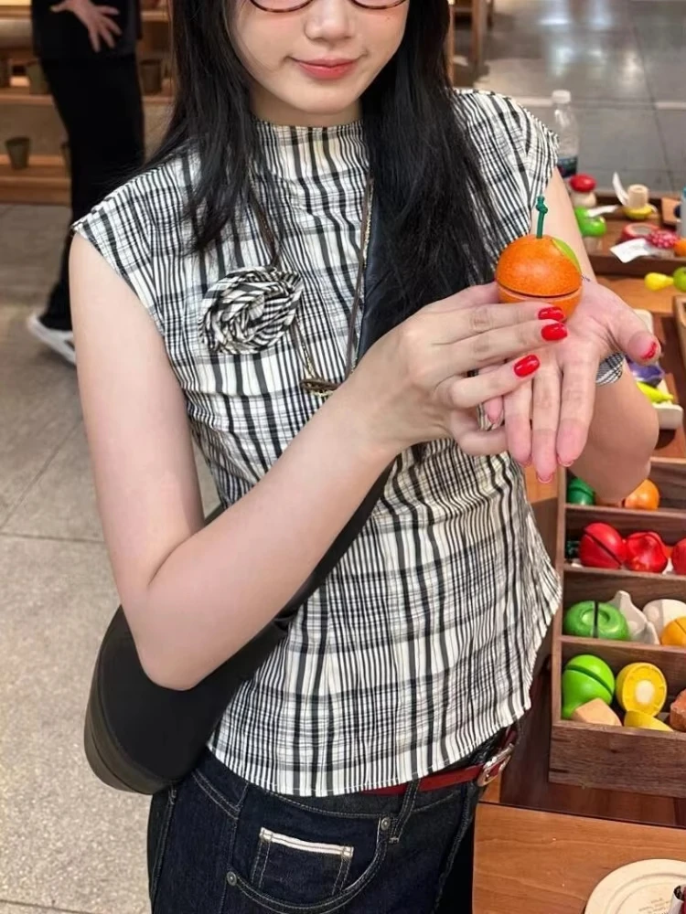 Japanese Vintage Shirts Vests Sleeveless Stand Neck Plaid Flower Patchwork Blouses Female Slim Crop Tops Design Women's Clothing
Japanese Vintage Shirts Vests Sleeveless Stand Neck Plaid Flower Patchwork Blouses Female Slim Crop Tops Design Women's Clothing