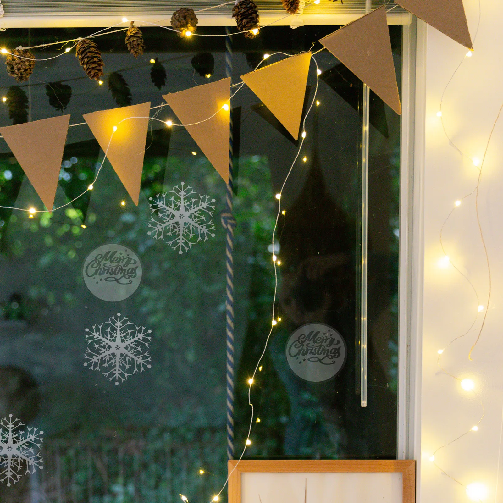 1 Roll Creative Christmas Stickers Pack Unique Snowflake Decoration Decals Easy Apply Remove Residue Free for Greeting Cards
1 Roll Creative Christmas Stickers Pack Unique Snowflake Decoration Decals Easy Apply Remove Residue Free for Greeting Cards