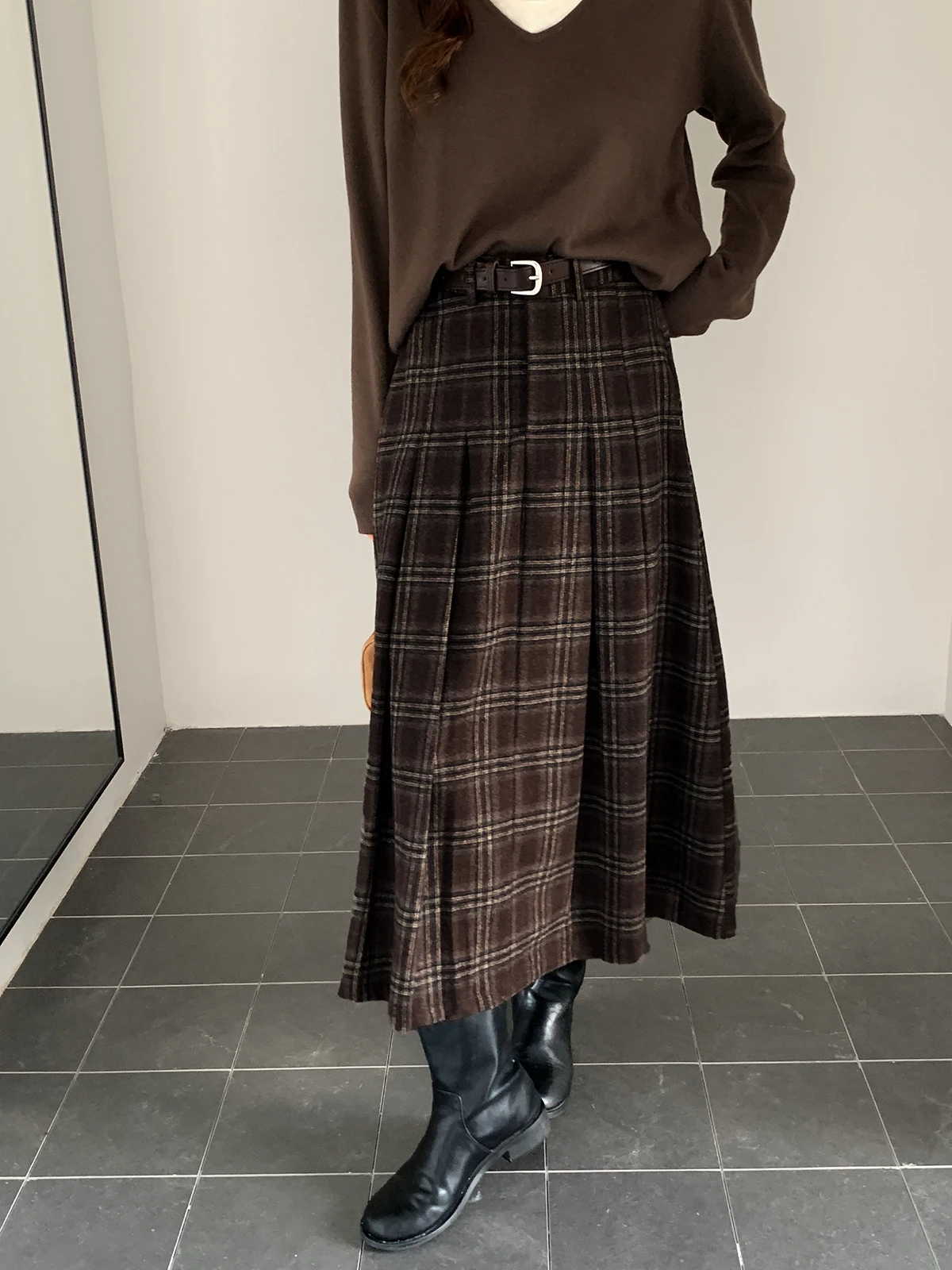 Юбка женская длинная в клетку, А-силуэт, осенне-зимняя, цвет кофе, с эластичным поясом, свободная, с завышенной талией
Юбка женская длинная в клетку, А-силуэт, осенне-зимняя, цвет кофе, с эластичным поясом, свободная, с завышенной талией