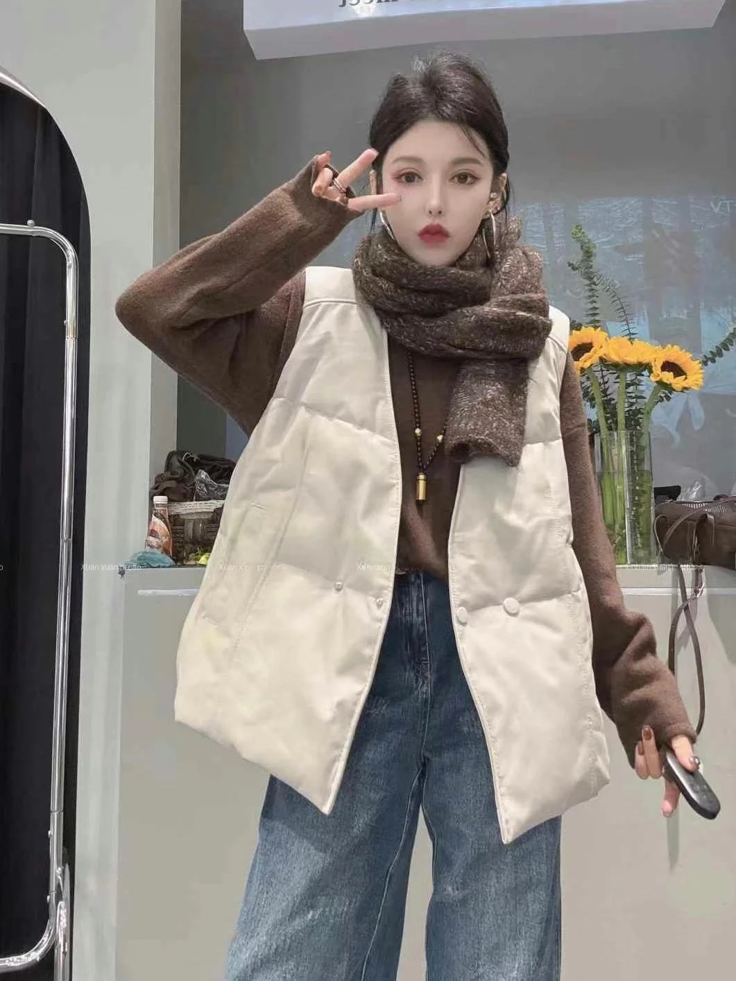 Fashionable Short Sheepskin Leather Jacket Women's Quilted Vest Autumn New Arrival 2024 Stylish Outerwear Commute Style
Fashionable Short Sheepskin Leather Jacket Women's Quilted Vest Autumn New Arrival 2024 Stylish Outerwear Commute Style