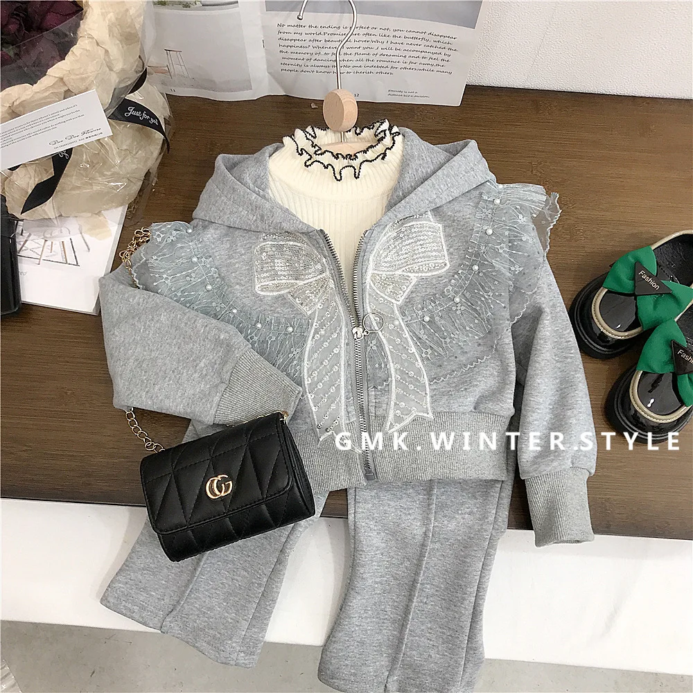 Childrens Sets Girl Cardigan Autumn Hooded Sweater Spring Autumn Zipper Shirt Fashion Causal Time Bow Tide 2024 Simple
Childrens Sets Girl Cardigan Autumn Hooded Sweater Spring Autumn Zipper Shirt Fashion Causal Time Bow Tide 2024 Simple
