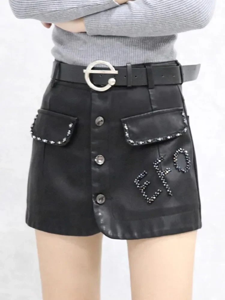 Fashion Y2k Leather Pants Skirt 2025 Fall/Winter Korean High Waist Slim Sequin Beads Fake Two PU Leather Wide Leg Shorts Women
Fashion Y2k Leather Pants Skirt 2025 Fall/Winter Korean High Waist Slim Sequin Beads Fake Two PU Leather Wide Leg Shorts Women