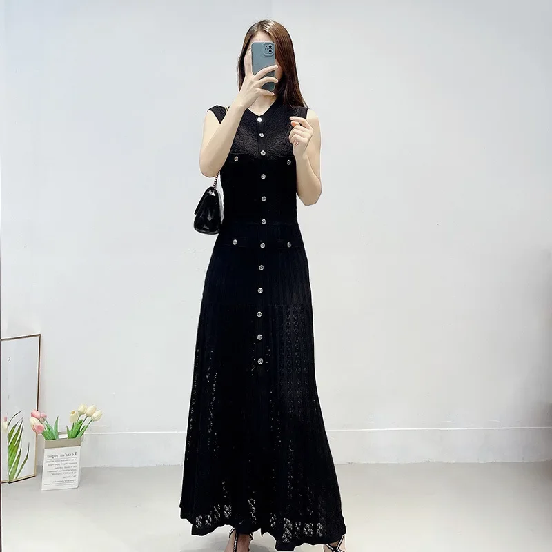 Summer 2024 Women Knitted Midi Dress Black Hollow out Temperament Single Breasted O-neck Ladies Sleeveless Robe
Summer 2024 Women Knitted Midi Dress Black Hollow out Temperament Single Breasted O-neck Ladies Sleeveless Robe