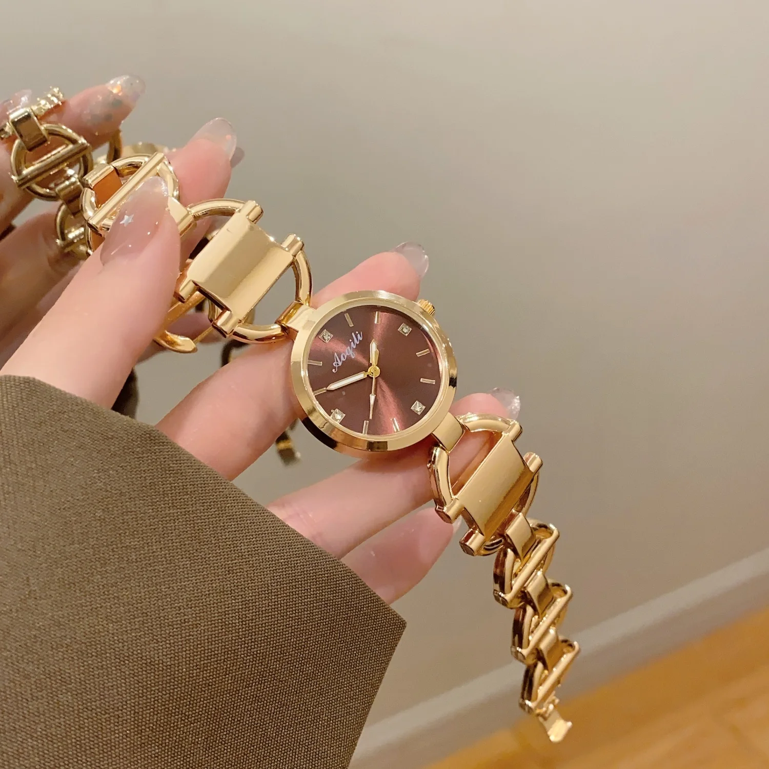 Simple Round Dial Quartz Wristwatch Fashion Charming Bracelet Band Women's Watches Casual High-End Watch Business Female Clock
Simple Round Dial Quartz Wristwatch Fashion Charming Bracelet Band Women's Watches Casual High-End Watch Business Female Clock
