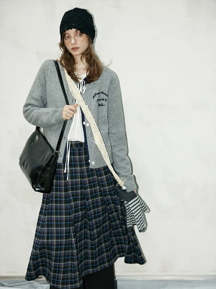 BMLT Tokyo Night Korean Style Early Autumn Color Block Embroidered Knitted Woolen Sweater Cardigan Women's Fashion Polyester ...
BMLT Tokyo Night Korean Style Early Autumn Color Block Embroidered Knitted Woolen Sweater Cardigan Women's Fashion Polyester ...