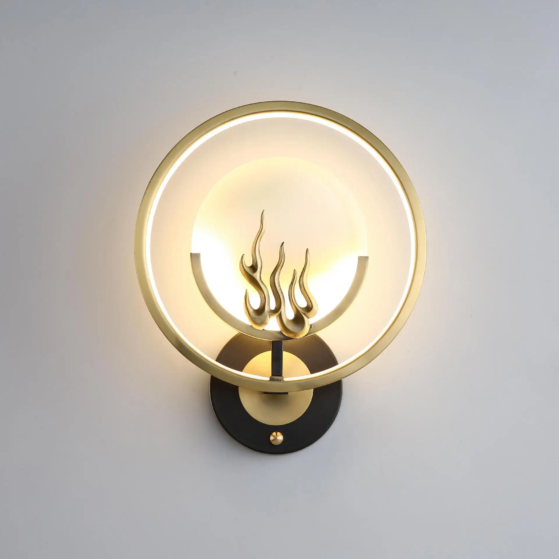 New Chinese style, all copper, wall lamp, simple, modern, creative, sika deer, living room, background
New Chinese style, all copper, wall lamp, simple, modern, creative, sika deer, living room, background