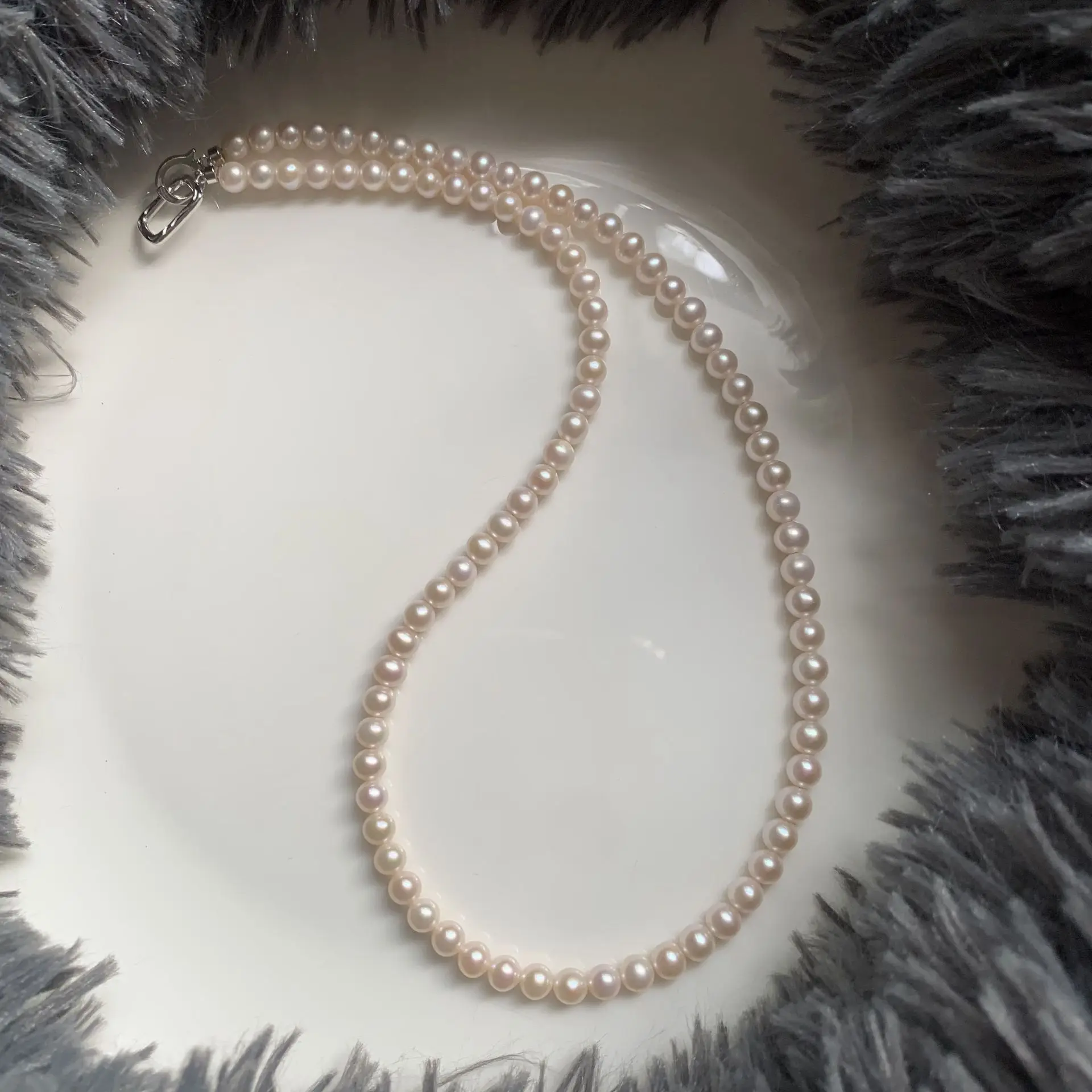 Ожерелье из натурального пресноводного жемчуга диаметром 5 мм, почти круглый жемчуг без нитрю, классический ювелирный подарок
Ожерелье из натурального пресноводного жемчуга диаметром 5 мм, почти круглый жемчуг без нитрю, классический ювелирный подарок