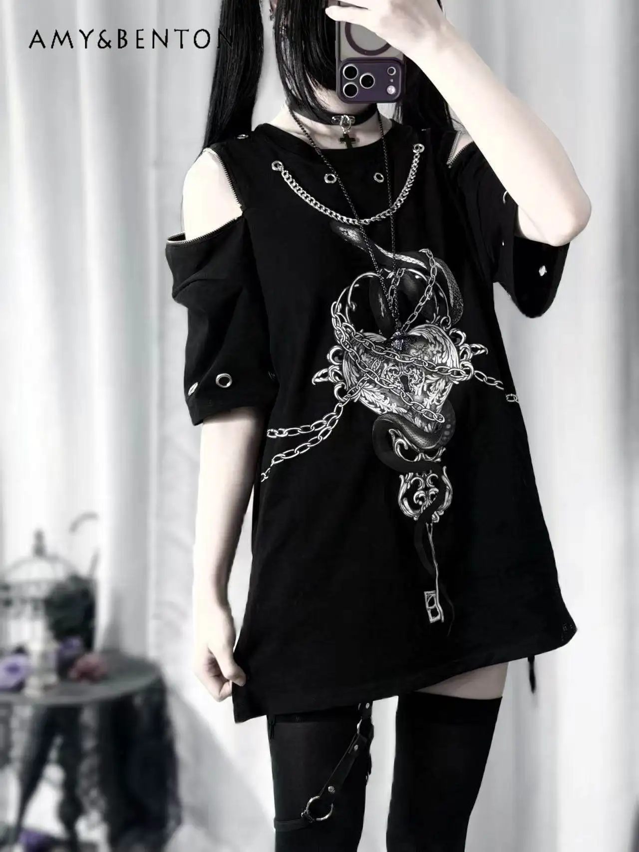 Original Subculture Heavy Industry Chain Dark Punk Off Shoulder Short-sleeved Top Summer Goth Printing Oversized Graphic T-shirt
Original Subculture Heavy Industry Chain Dark Punk Off Shoulder Short-sleeved Top Summer Goth Printing Oversized Graphic T-shirt