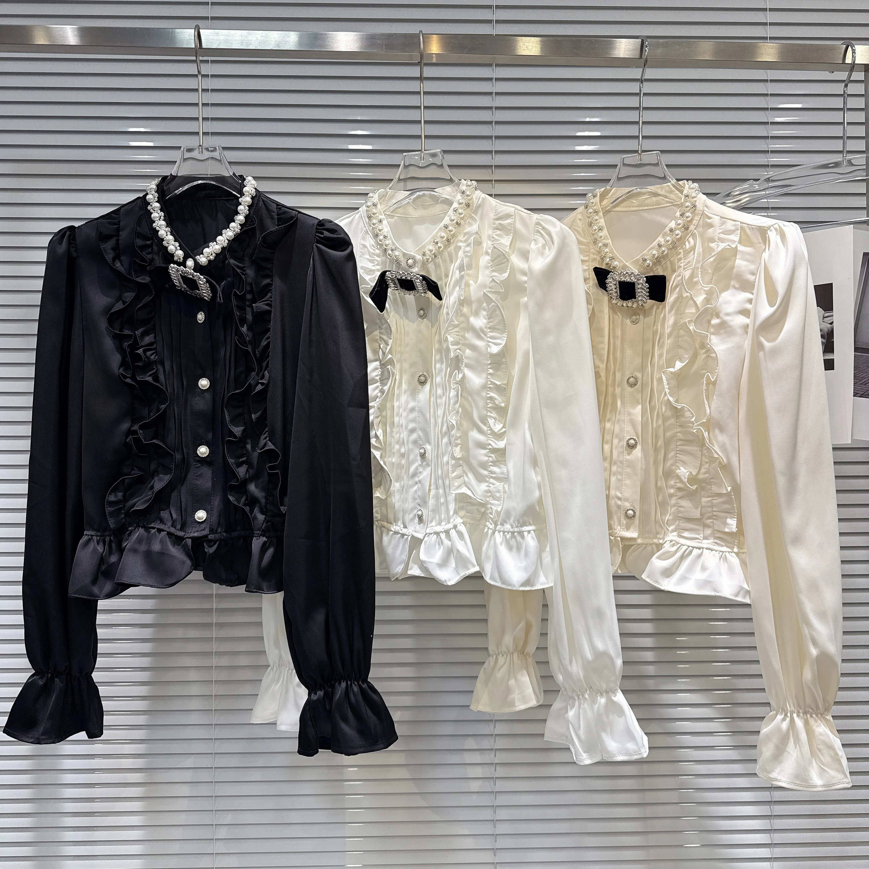 Gagarich 2025 Autumn Women Blouse New Style French Sweet Style Pearl Nail Bead Neck Wood Ear Long Sleeve Shirt Top
Gagarich 2025 Autumn Women Blouse New Style French Sweet Style Pearl Nail Bead Neck Wood Ear Long Sleeve Shirt Top