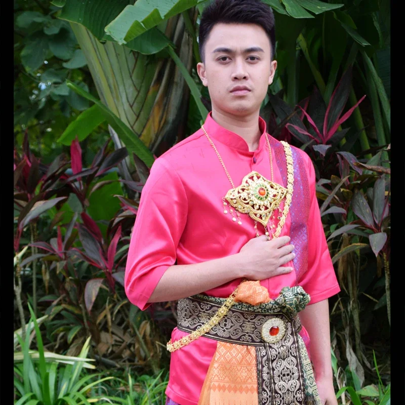 Wedding Dress for Thailand Costume Mens Rose Red Stand Collar Half Sleeve Dai Festival Thai Dress Thailand Traditional Clothing
Wedding Dress for Thailand Costume Mens Rose Red Stand Collar Half Sleeve Dai Festival Thai Dress Thailand Traditional Clothing