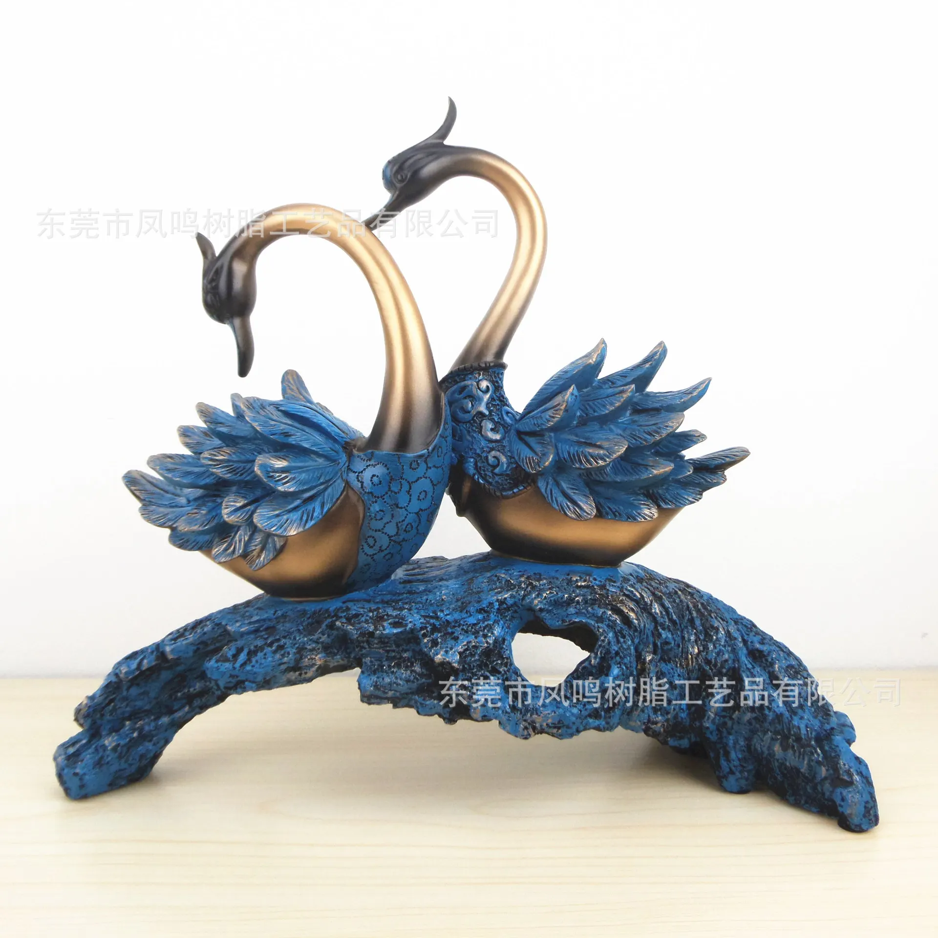 Lovers Swan ornaments creative European home ornaments model room hotel club front desk soft assembly ornaments
Lovers Swan ornaments creative European home ornaments model room hotel club front desk soft assembly ornaments