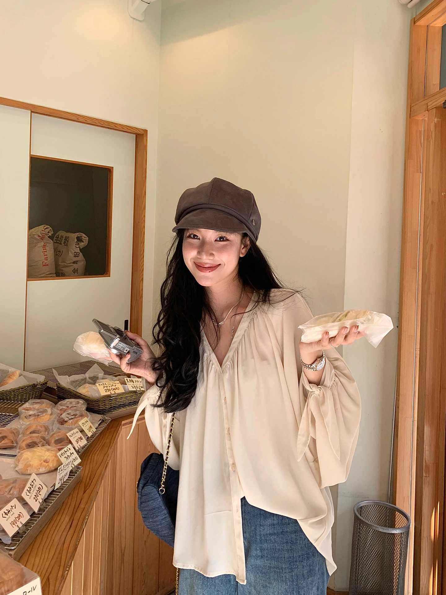 Женская блузка DaqianwithU с V-образным вырезом, длинным рукавом, тонким дизайном, из полиэстера, для делового и повседневного стиля
Женская блузка DaqianwithU с V-образным вырезом, длинным рукавом, тонким дизайном, из полиэстера, для делового и повседневного стиля