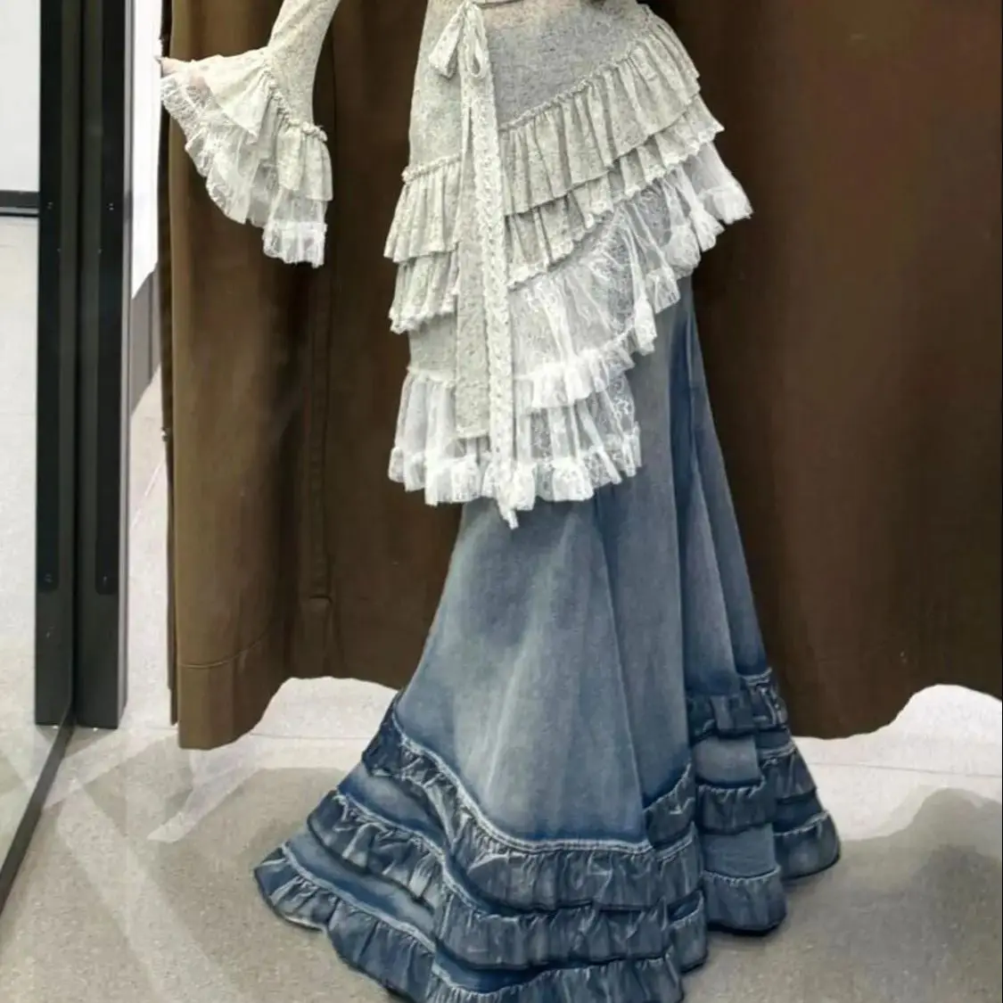 High-Waisted Fur Edge Pocket Denim Skirt Women Summer New Niche Design Slim Loose Wide-Leg Long Skirt
High-Waisted Fur Edge Pocket Denim Skirt Women Summer New Niche Design Slim Loose Wide-Leg Long Skirt