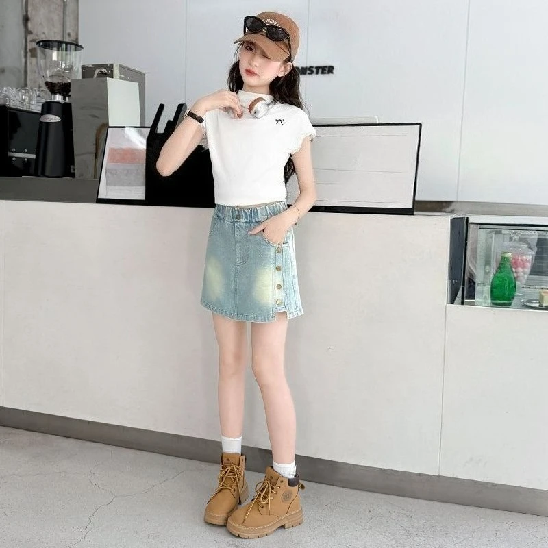Летние джинсовые юбка-шорты для девочек 2026: повседневный модный комплект для подростков и школьниц – тонкий, дышащий, универсальный, стильный наряд для школы и отдыха
Летние джинсовые юбка-шорты для девочек 2026: повседневный модный комплект для подростков и школьниц – тонкий, дышащий, универсальный, стильный наряд для школы и отдыха 