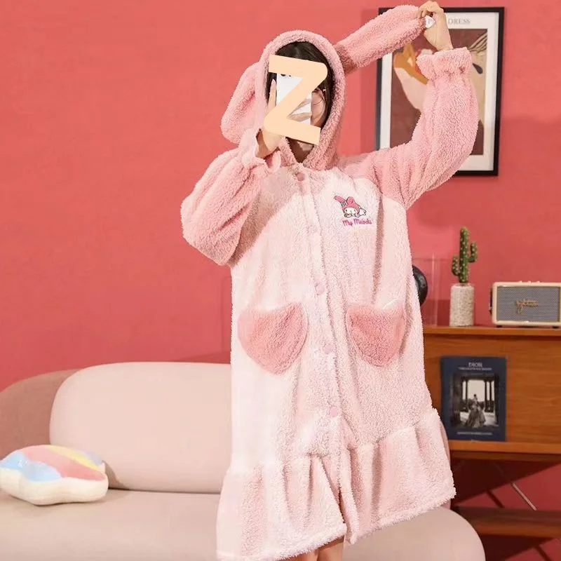 Комплект Miniso для девочек, утепленный зимний халат с капюшоном, банная юбка Kawaii My Melody, комикс, студенческая теплая юбка для сна, одежда для отдыха
Комплект Miniso для девочек, утепленный зимний халат с капюшоном, банная юбка Kawaii My Melody, комикс, студенческая теплая юбка для сна, одежда для отдыха