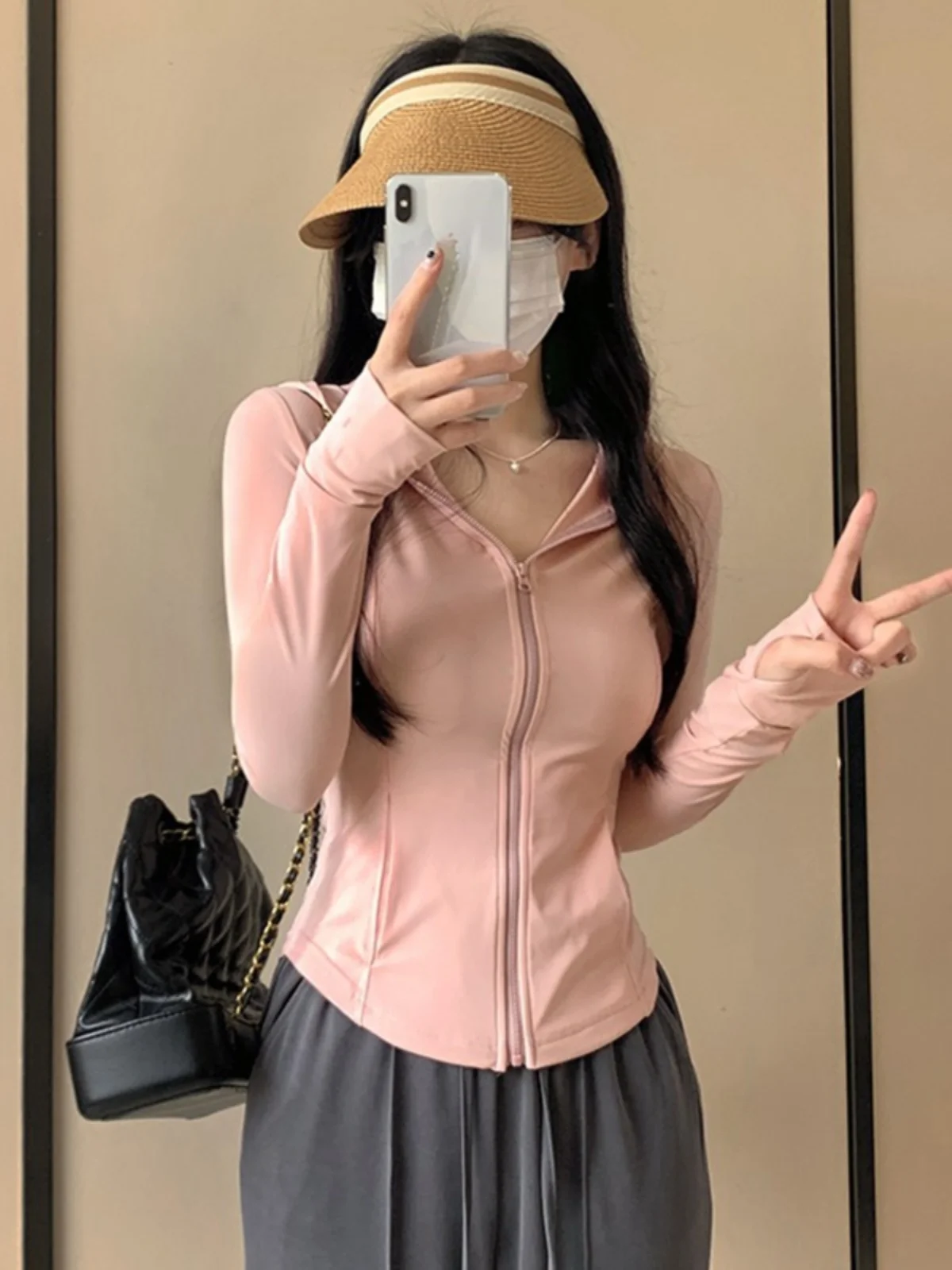 Розовая облегающая дышащая футболка из ледяного шелка с УФ-защитой для женщин, для активного отдыха, маленький размер, лето 2024, модная новинка
Розовая облегающая дышащая футболка из ледяного шелка с УФ-защитой для женщин, для активного отдыха, маленький размер, лето 2024, модная новинка