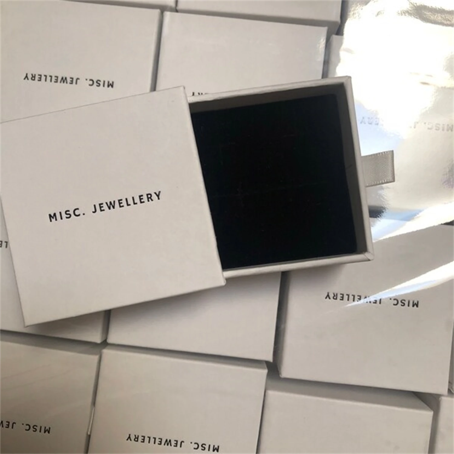 20pcs 6*6*3.5cm Paper box custom with jewelry box personalized logo necklace earrings ring jewelry packaging box bulk drawer box
20pcs 6*6*3.5cm Paper box custom with jewelry box personalized logo necklace earrings ring jewelry packaging box bulk drawer box