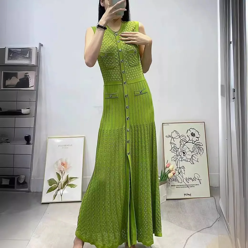 2025 Dress New Summer Single Breasted Sleeveless Round Neck Slim Knit Women's Long Dresses
2025 Dress New Summer Single Breasted Sleeveless Round Neck Slim Knit Women's Long Dresses