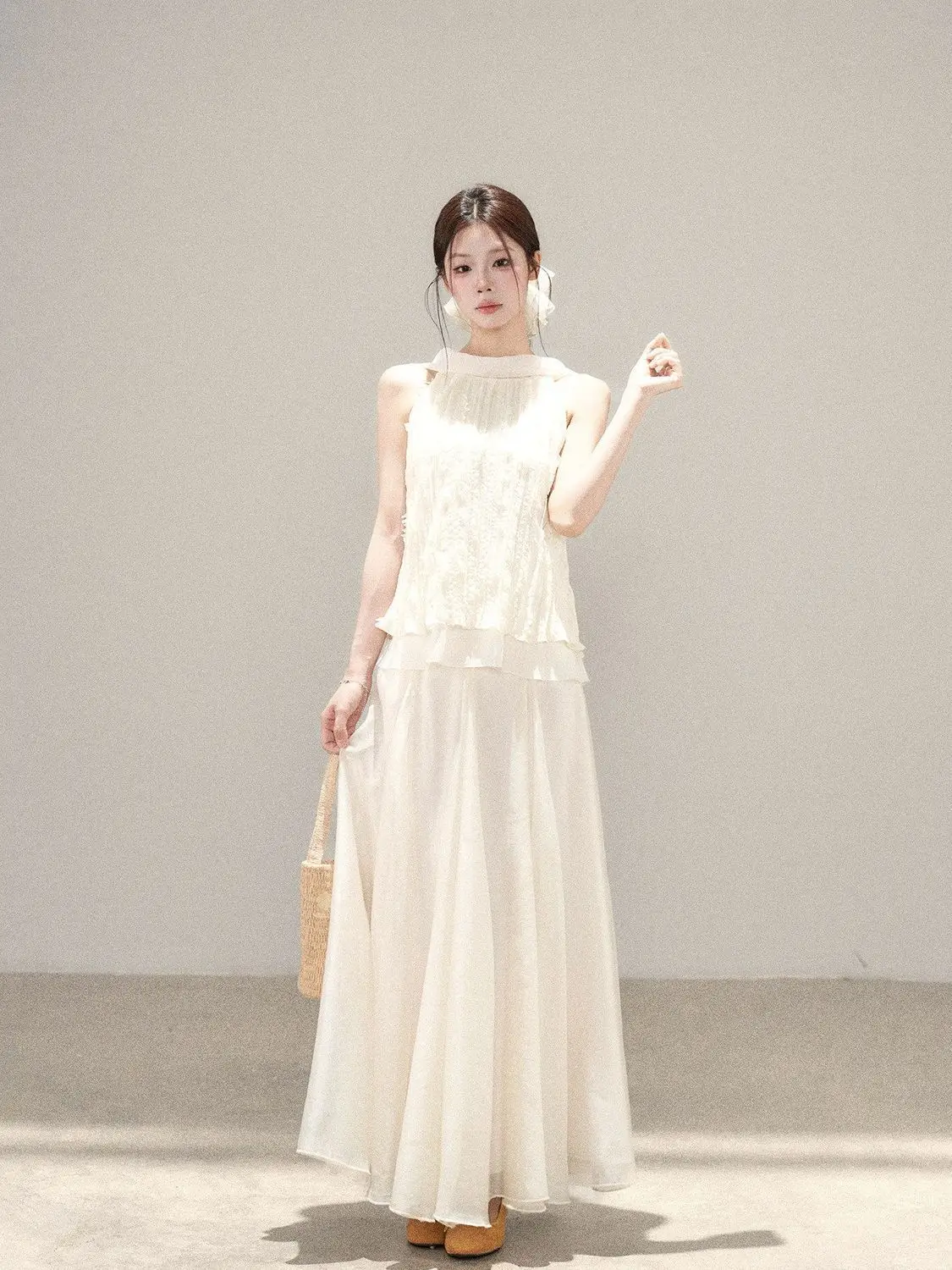 New High Quality French Women's Matching Sets Fashion Halter Sleeveless Double Layer Blouse Top + A-line Long Skirt 2 Piece Set
New High Quality French Women's Matching Sets Fashion Halter Sleeveless Double Layer Blouse Top + A-line Long Skirt 2 Piece Set