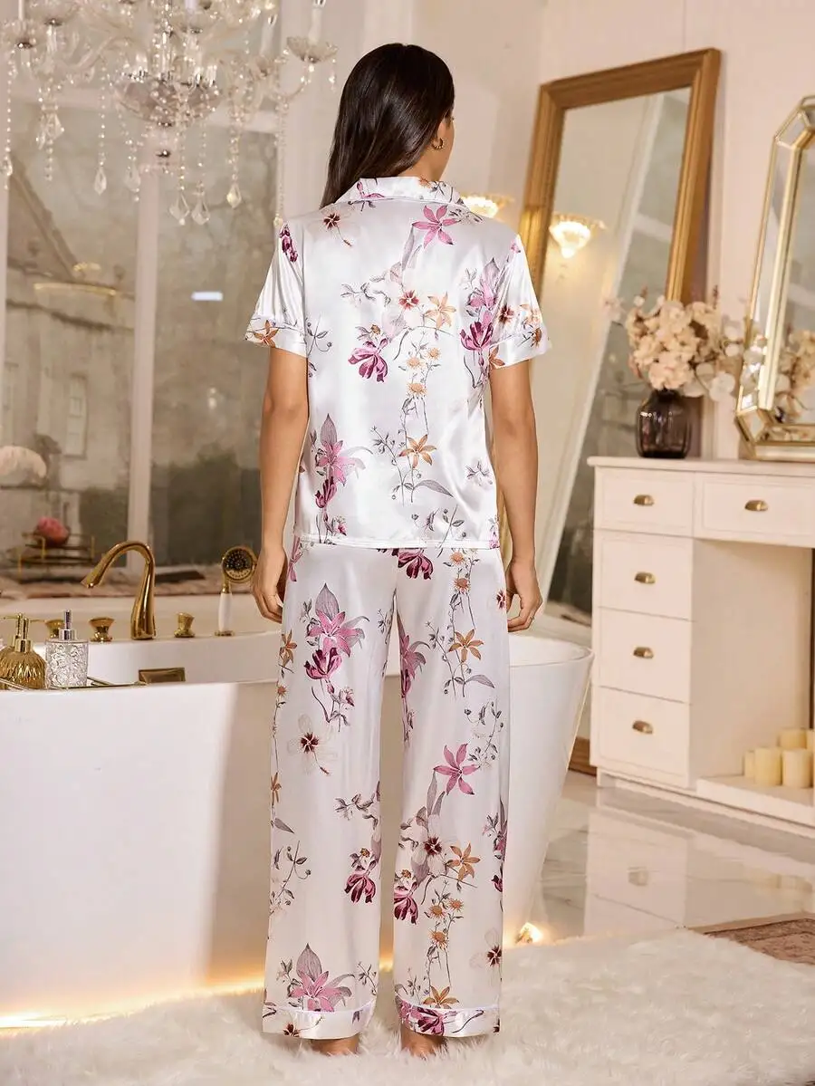Womens Floral Print Faux Silk Short Sleeve Pajama Set With Lapel Collar
Womens Floral Print Faux Silk Short Sleeve Pajama Set With Lapel Collar