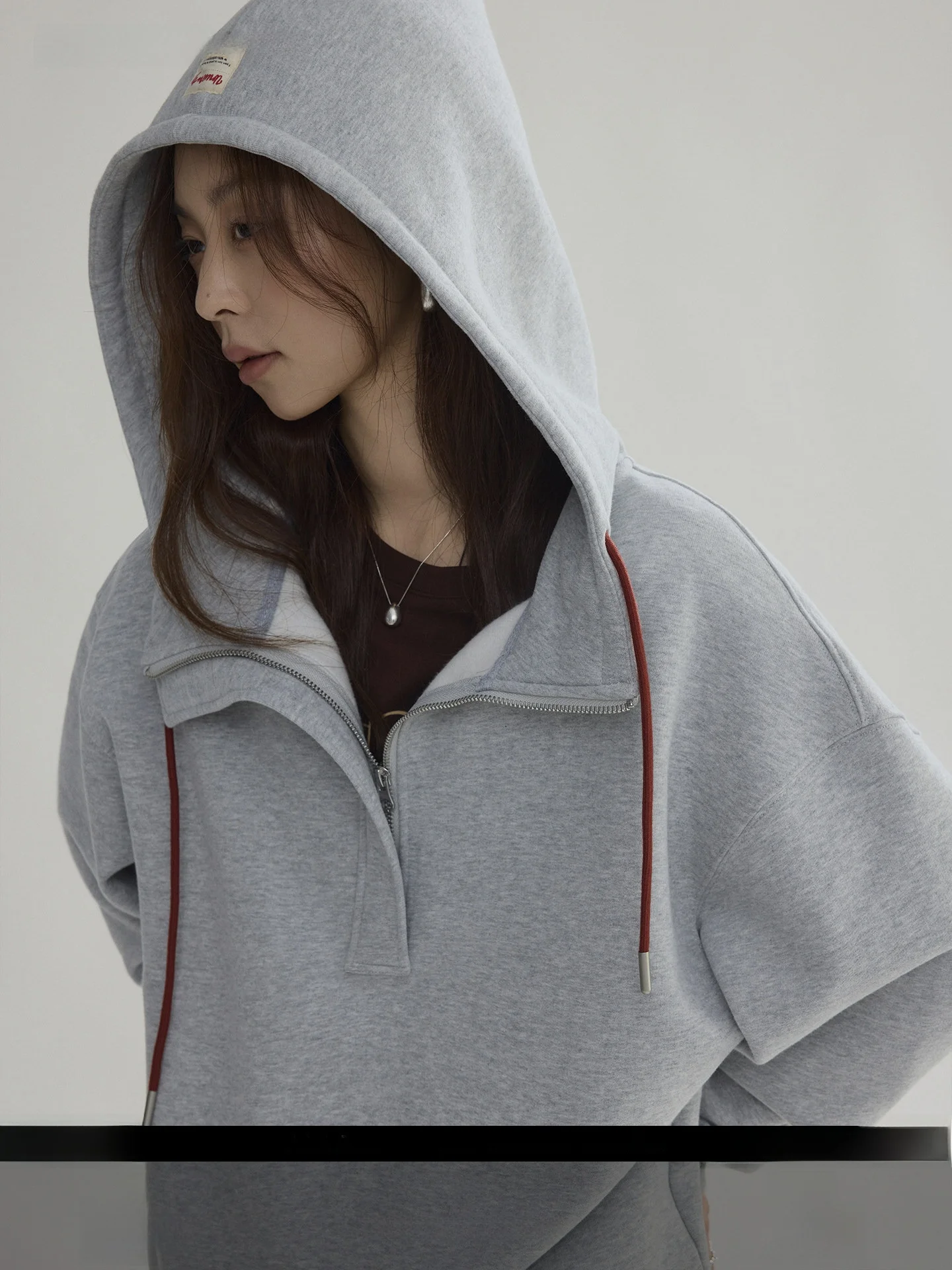 Женская толстовка Joli с полумолнией, модная, универсальная, с длинным рукавом, из смесового хлопка и полиэстера, для повседневной носки
Женская толстовка Joli с полумолнией, модная, универсальная, с длинным рукавом, из смесового хлопка и полиэстера, для повседневной носки