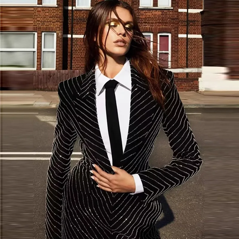 2024 Europe and the United States star socialite temperament fashion new ironed diamond suit collar slim-fit wrap buttock dress
2024 Europe and the United States star socialite temperament fashion new ironed diamond suit collar slim-fit wrap buttock dress