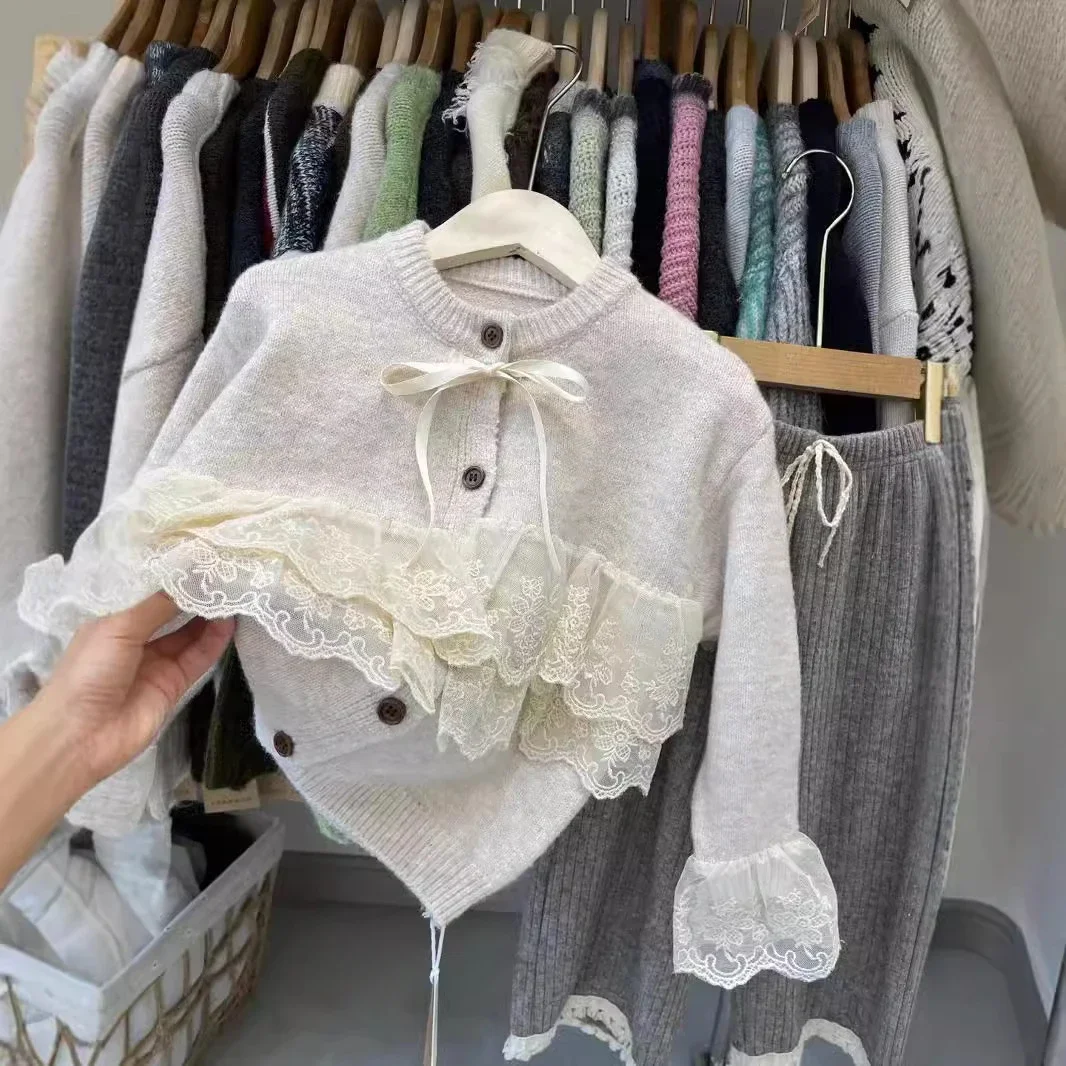 Girls' Knitted Cardigan Autumn Collection 2024 Korean Children's Clothing New Stylish Children's Lace and Bowe Sweater Baby Top
Girls' Knitted Cardigan Autumn Collection 2024 Korean Children's Clothing New Stylish Children's Lace and Bowe Sweater Baby Top