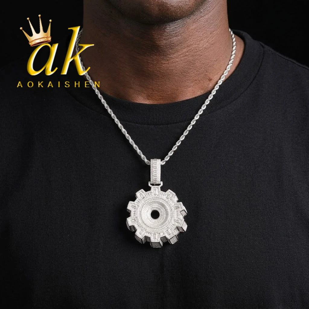 Aokaishen Iced Out Thumb Gang Necklace Pendant for Men Real Gold Plated 5A Cubic Zirconia Hip Hop Jewelry
Aokaishen Iced Out Thumb Gang Necklace Pendant for Men Real Gold Plated 5A Cubic Zirconia Hip Hop Jewelry