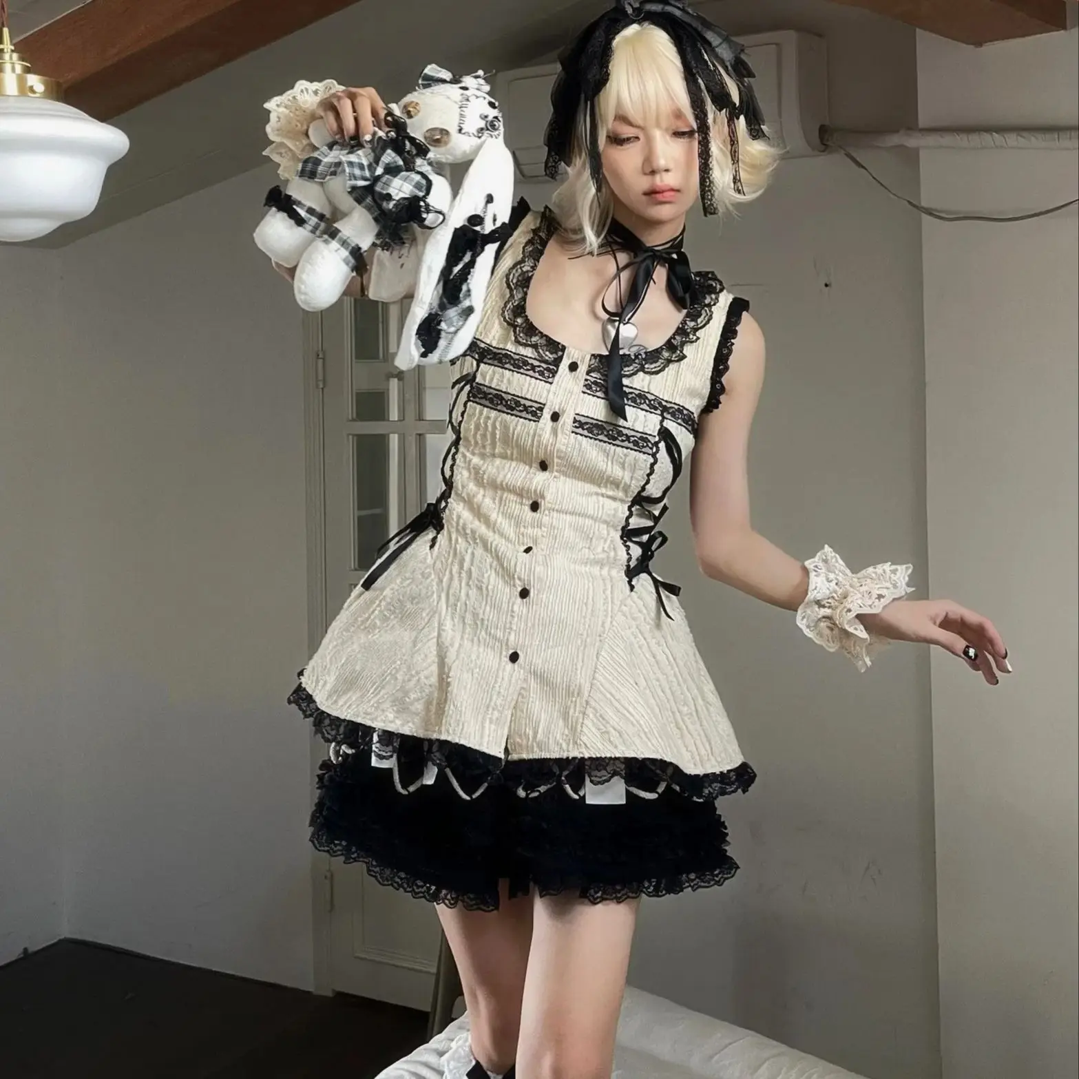 Lace Patch Sweet Girls Light Lolita Tank Top Sleeveless Summer Pleated Waist Slim Skirt Style Mid Long Japanese Outfit Blouse
Lace Patch Sweet Girls Light Lolita Tank Top Sleeveless Summer Pleated Waist Slim Skirt Style Mid Long Japanese Outfit Blouse