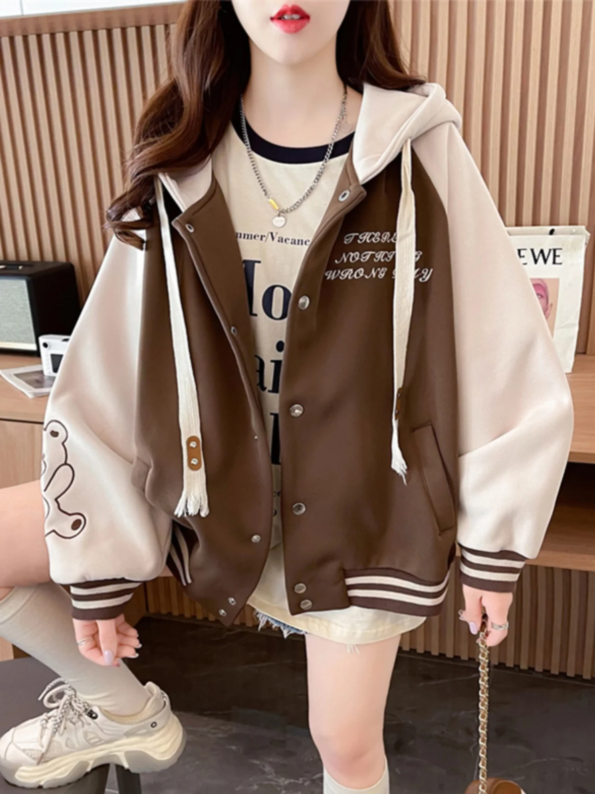 Baseball Jackets Red And Black Womens Winter Anti-Uv Zipper Quilted Silhouette Cinched Decorated Long-Sleeved Tied Elasticity OL
Baseball Jackets Red And Black Womens Winter Anti-Uv Zipper Quilted Silhouette Cinched Decorated Long-Sleeved Tied Elasticity OL