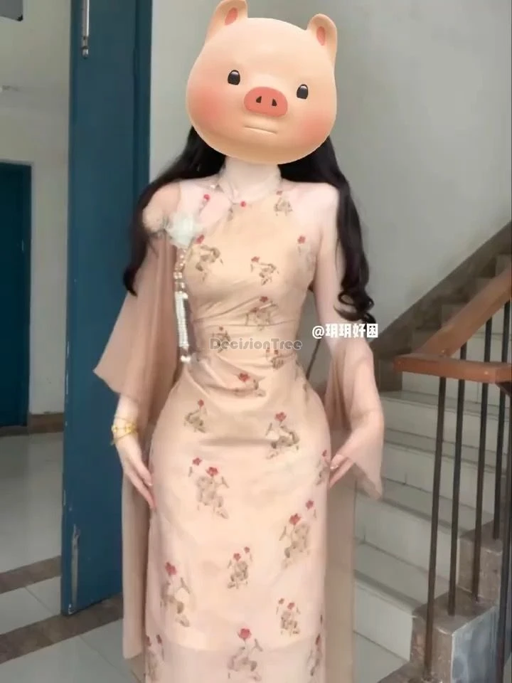 2023 новое китайское улучшенное стильное розовое атласное платье Cheongsam с принтом для женщин, летнее элегантное длинное платье Ципао без рукавов с принтом
2023 новое китайское улучшенное стильное розовое атласное платье Cheongsam с принтом для женщин, летнее элегантное длинное платье Ципао без рукавов с принтом