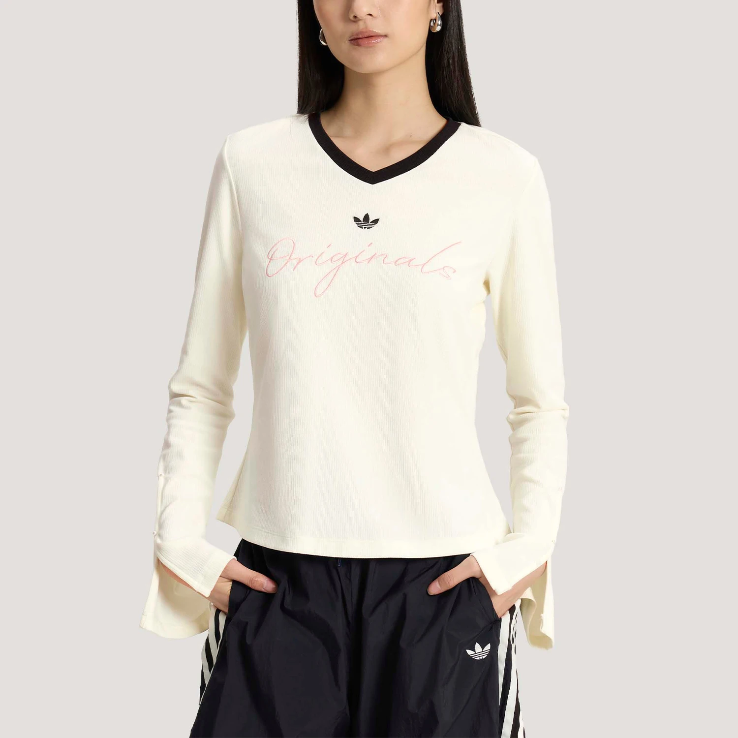 Adidas Authentic Three Leaves Women's V-Neck Casual Knit Long Sleeve Top KS2382
Adidas Authentic Three Leaves Women's V-Neck Casual Knit Long Sleeve Top KS2382