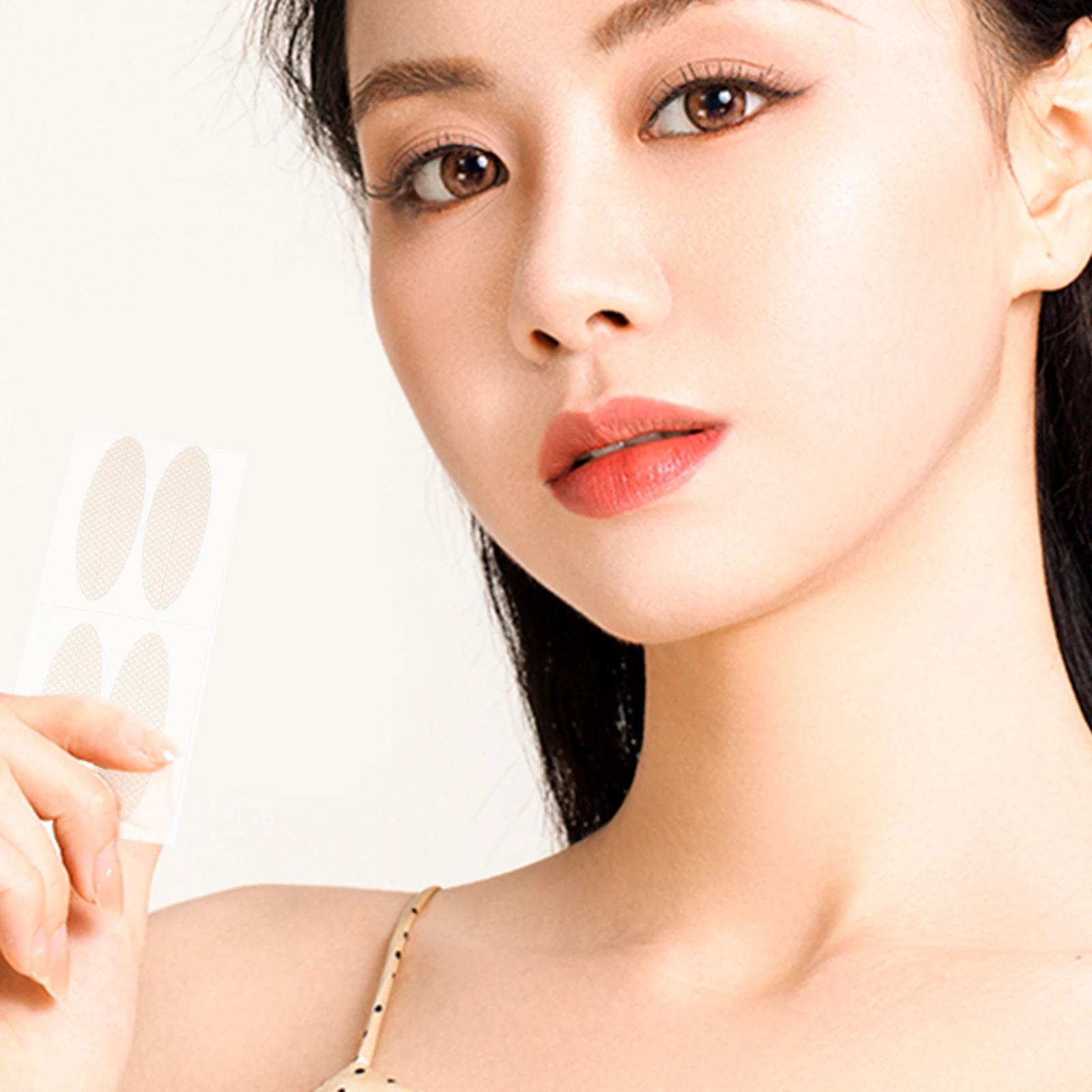 Natural Double Eyelid Tape for Girls Simple Eyelid Shaping Tape Perfect Makeup Supplies for Larger Rounder Eyes
Natural Double Eyelid Tape for Girls Simple Eyelid Shaping Tape Perfect Makeup Supplies for Larger Rounder Eyes