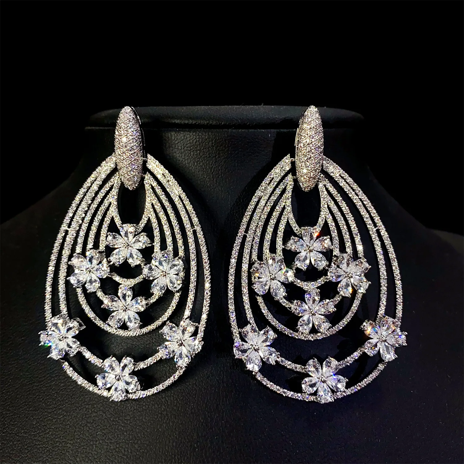 2024 Luxury Trendy Flower Long Drop Earrings Cubic Zircon Earrings for Women Drop Earrings Brincos Fashion Jewelry
2024 Luxury Trendy Flower Long Drop Earrings Cubic Zircon Earrings for Women Drop Earrings Brincos Fashion Jewelry