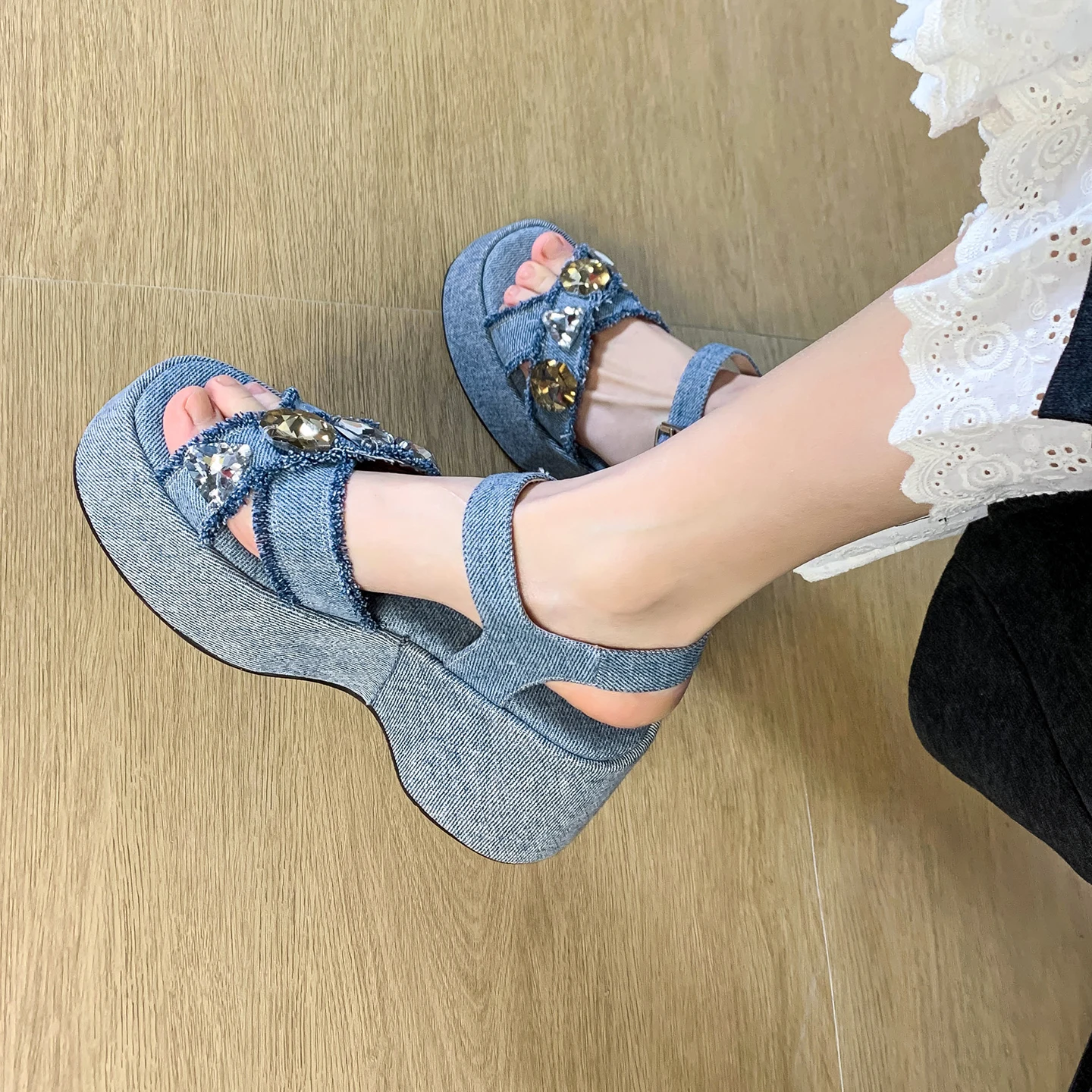 Fashion Women Summer Sandals Shoes Platform High Heels Denim rhinestone Pumps Round Toe Office Party Shoes Dress Size 34-39
Fashion Women Summer Sandals Shoes Platform High Heels Denim rhinestone Pumps Round Toe Office Party Shoes Dress Size 34-39