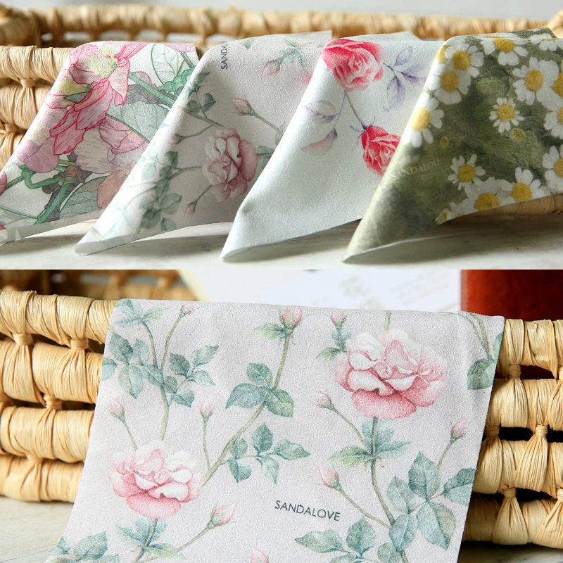 2Pcs/Set Flower Glasses Cloth Rose/Iris/Begonia/Daisy Suede Glasses Cloth 15*15cm For Glasses Lens Phone Screen Cleaning Wipes
2Pcs/Set Flower Glasses Cloth Rose/Iris/Begonia/Daisy Suede Glasses Cloth 15*15cm For Glasses Lens Phone Screen Cleaning Wipes