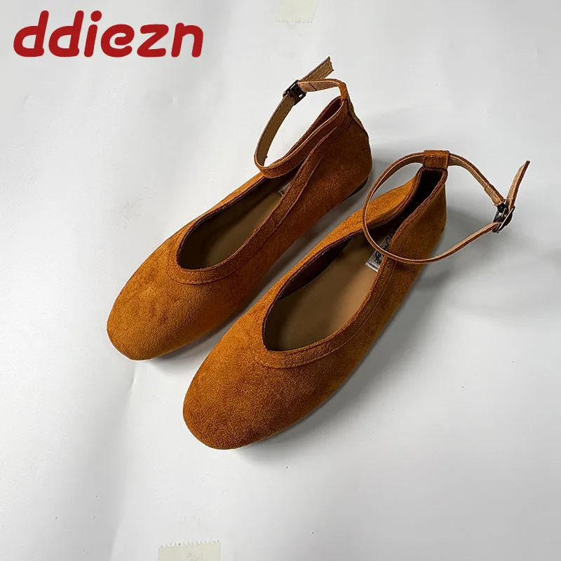 Новая модная женская обувь Мэри Джейн с ремешком на щиколотке, уличная женская обувь на плоской подошве с круглым носком, женская обувь на плоской подошве в стиле Лолита
Новая модная женская обувь Мэри Джейн с ремешком на щиколотке, уличная женская обувь на плоской подошве с круглым носком, женская обувь на плоской подошве в стиле Лолита