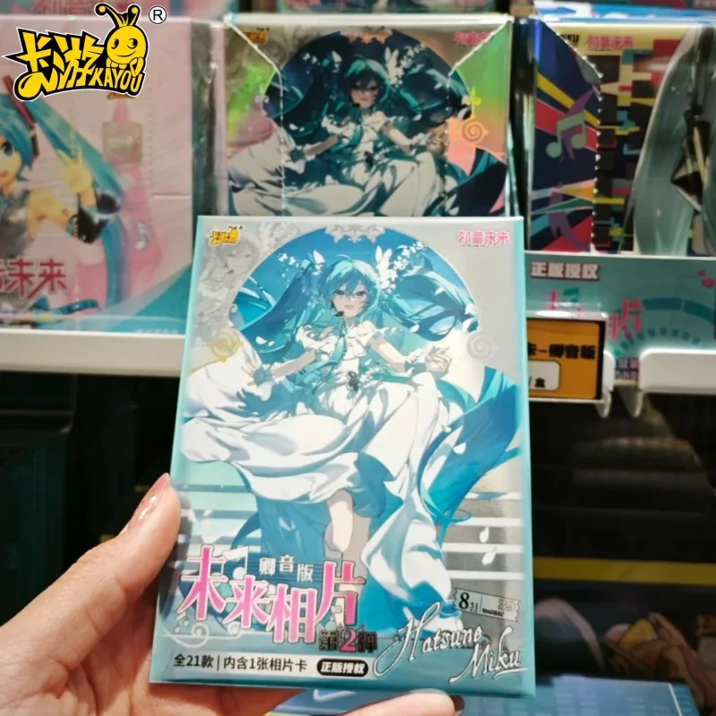 Оригинальная аниме Kayou Hatsune Miku, концертная фотокарта, том 1, 2, коллекционные украшения, подвески, подарки для фанатов, коллекция карт, игрушки
Оригинальная аниме Kayou Hatsune Miku, концертная фотокарта, том 1, 2, коллекционные украшения, подвески, подарки для фанатов, коллекция карт, игрушки