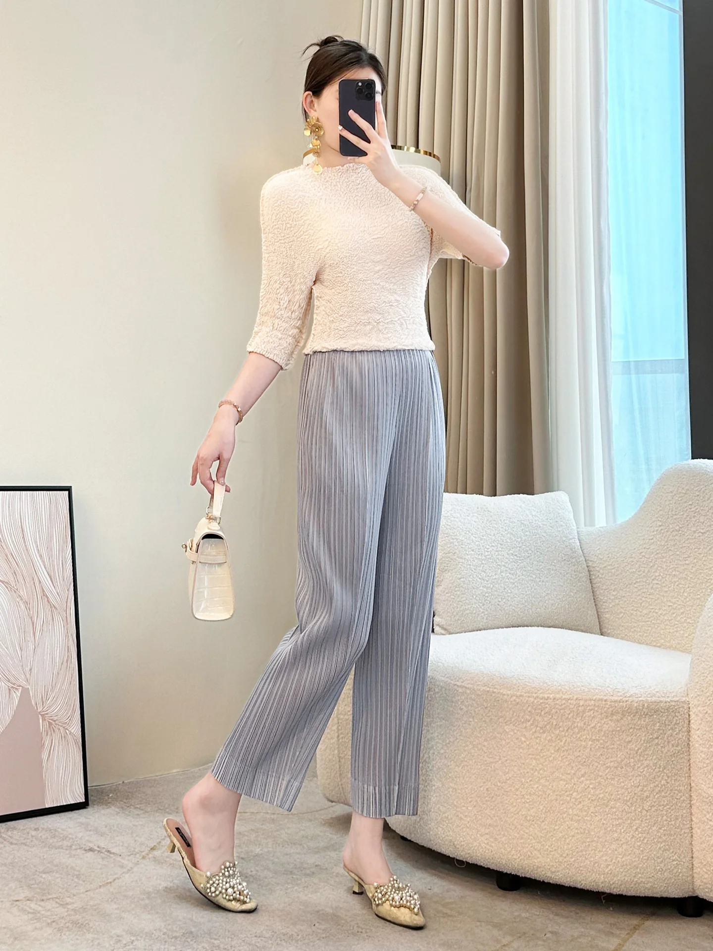 High Waist Solid Colour Pleated Women's Straight Pants Miyake 2025 Summer New Fashion Casual Premium Sense Hundred Pants
High Waist Solid Colour Pleated Women's Straight Pants Miyake 2025 Summer New Fashion Casual Premium Sense Hundred Pants