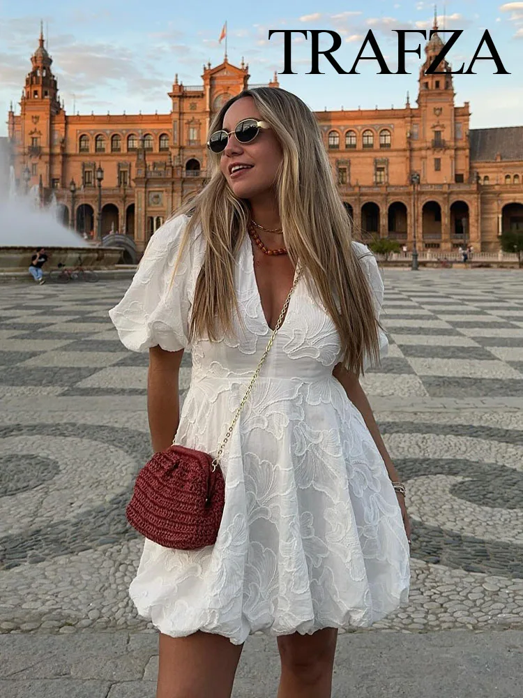 TRAFZA Female Chic Summer Solid Embroidery Printing Short Sleeved Dress Woman 2024 Elegant Chic V Neck Folds Mini Dresses Mujer
TRAFZA Female Chic Summer Solid Embroidery Printing Short Sleeved Dress Woman 2024 Elegant Chic V Neck Folds Mini Dresses Mujer