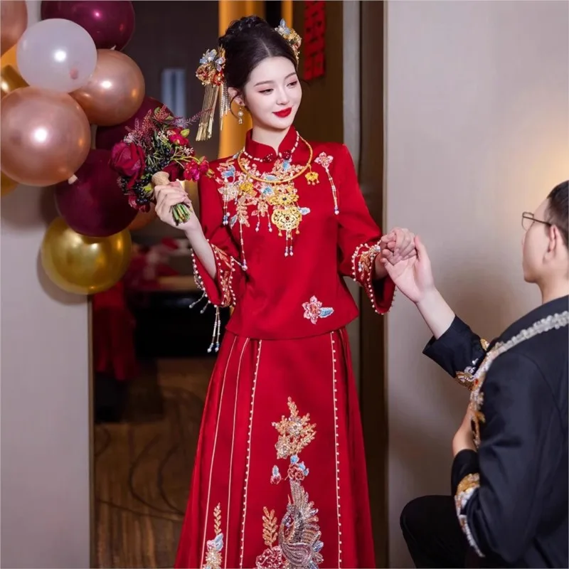 A new fashionable set of red Chinese-style toasting cheongsam
A new fashionable set of red Chinese-style toasting cheongsam