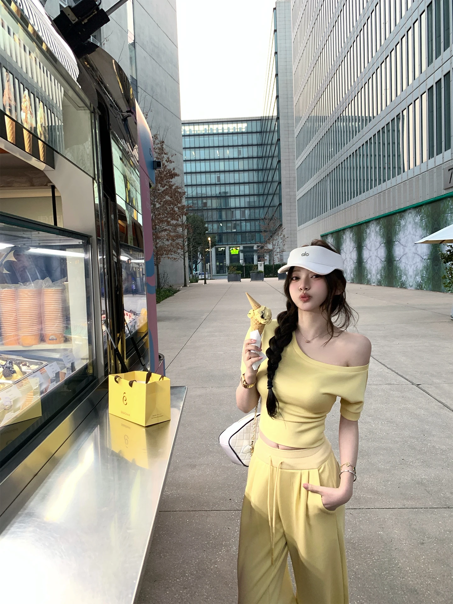 Chen Jiamin NNS Casual Pants Set Short Sleeve Asymmetrical Shoulder High Waist Spring Fashion Women's Two-Piece Suit
Chen Jiamin NNS Casual Pants Set Short Sleeve Asymmetrical Shoulder High Waist Spring Fashion Women's Two-Piece Suit