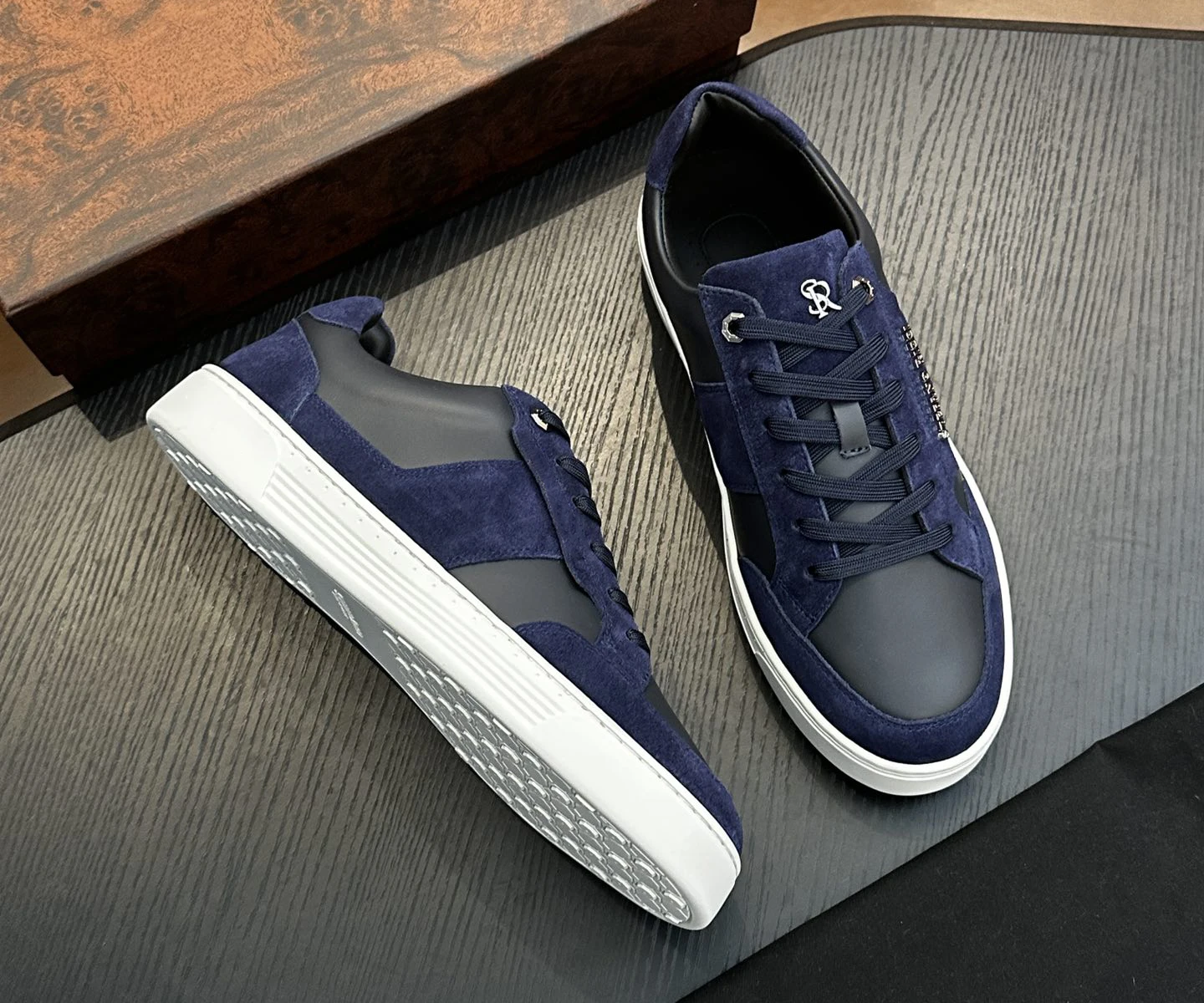 Обувь OECHSLI из воловьей кожи, новинка 2026, кроссовки на открытом воздухе, спортивные повседневные кроссовки из натуральной кожи с тиснением, мужские европейские большие размеры 38-47
Обувь OECHSLI из воловьей кожи, новинка 2026, кроссовки на открытом воздухе, спортивные повседневные кроссовки из натуральной кожи с тиснением, мужские европейские большие размеры 38-47