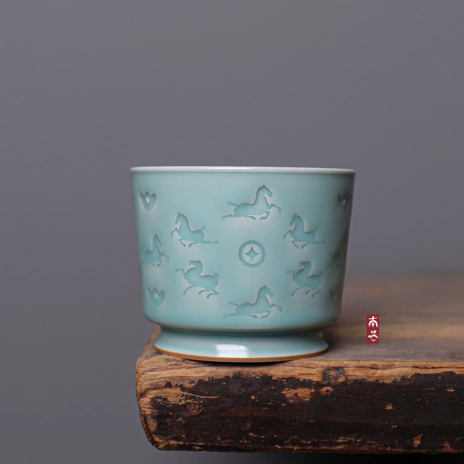 Синяя фарфоровая чайная чашка с резным узором, легкий голубой цвет, для чаепития Гунфу, отдельная чашка для питья и...
Синяя фарфоровая чайная чашка с резным узором, легкий голубой цвет, для чаепития Гунфу, отдельная чашка для питья и...