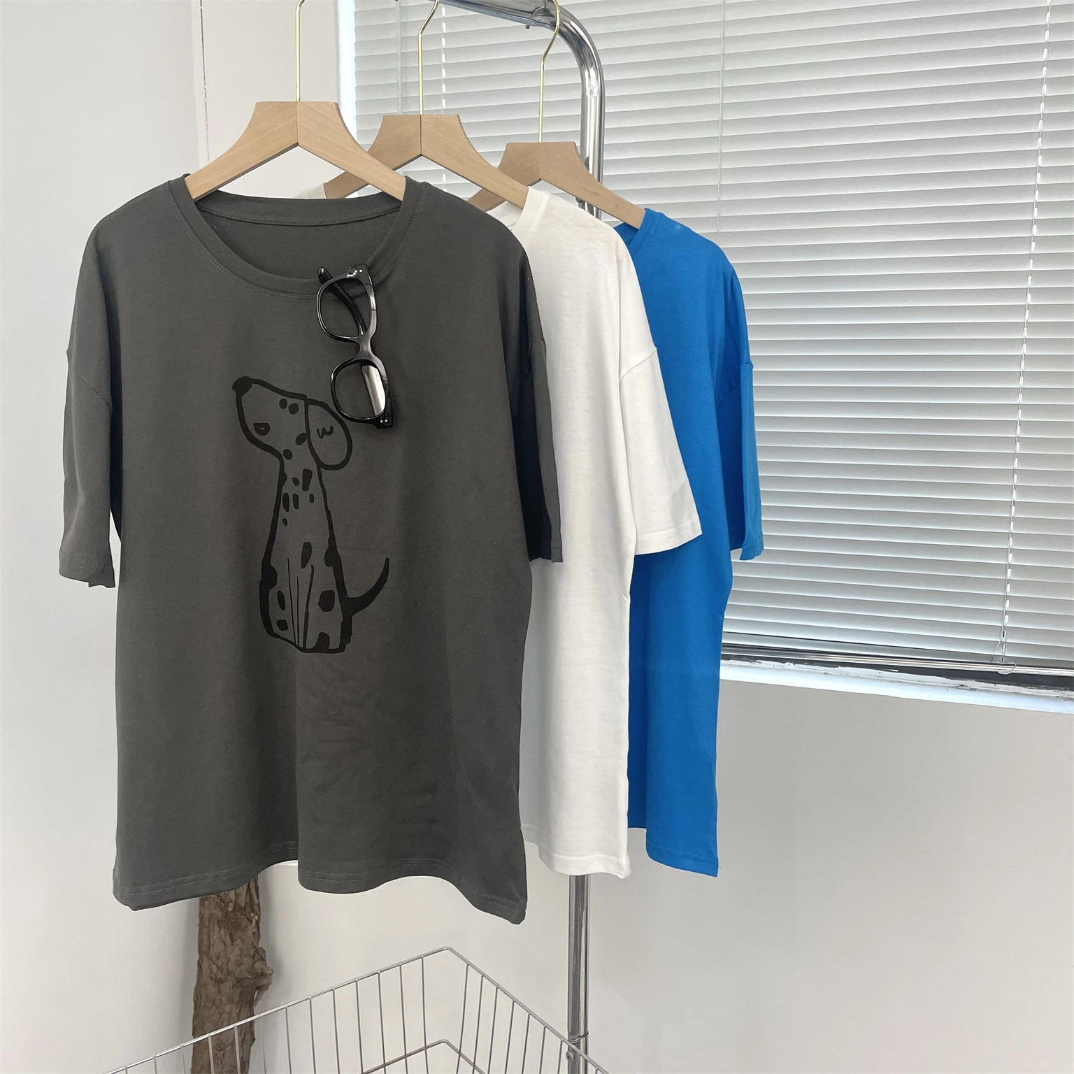 Dog Graphic T Shirt Short Sleeved Women's Loose Slimming Cotton Round Neck Printed T-shirt For Women
Dog Graphic T Shirt Short Sleeved Women's Loose Slimming Cotton Round Neck Printed T-shirt For Women