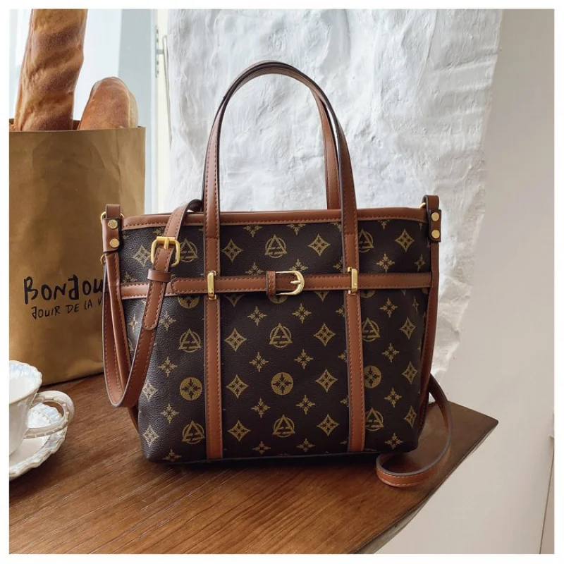 Роскошная женская сумка через плечо из тонкой кожи, высококачественная парижская винтажная аккуратная сумка
Роскошная женская сумка через плечо из тонкой кожи, высококачественная парижская винтажная аккуратная сумка 