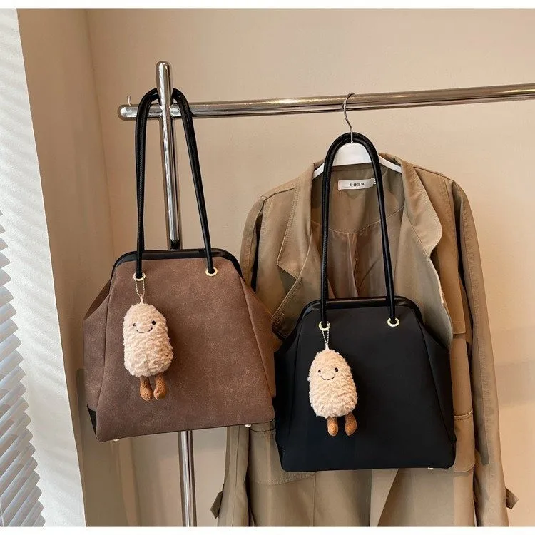 Новая винтажная женская сумка-хобо 2025 года, однотонная сумка-мешок свободного покроя, вместительная сумка через плечо с верхней ручкой, элегантная и вместительная
Новая винтажная женская сумка-хобо 2025 года, однотонная сумка-мешок свободного покроя, вместительная сумка через плечо с верхней ручкой, элегантная и вместительная 